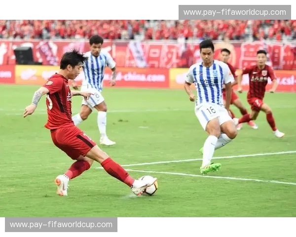 申城风云，海纳百川：上港与富力的足球史诗